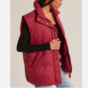 NWOT - Abercrombie Women's Oversized-Fit Quilted Puffer Vest